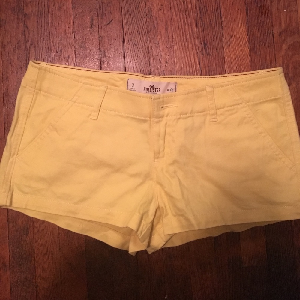HOLLISTER Yellow Cargo Shorts