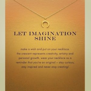 🌙 Gold Crescent Pendant Necklace