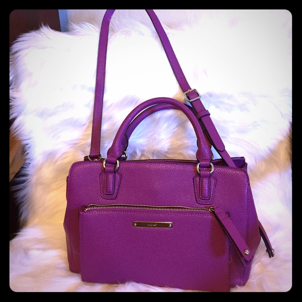 Like new condition Nine West purse