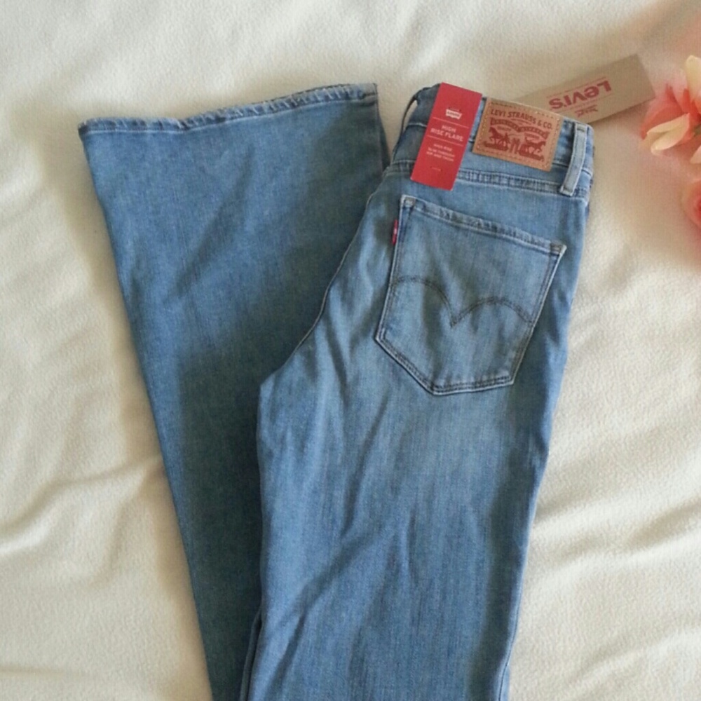 LAST DAY NWT Levi's High Rise Flare Jeans