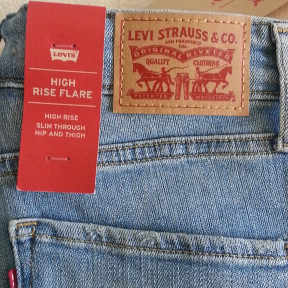 LAST DAY NWT Levi's High Rise Flare Jeans - Picture 2 of 4