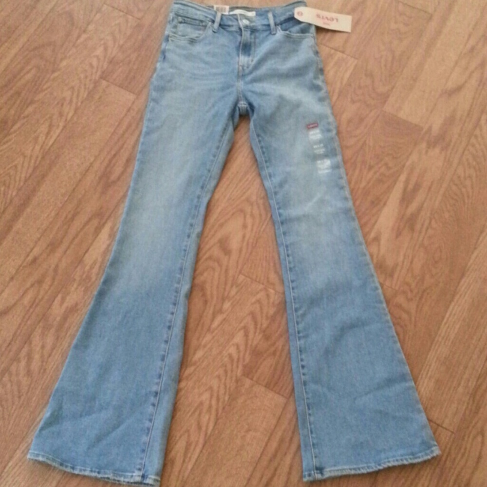 LAST DAY NWT Levi's High Rise Flare Jeans - Picture 3 of 4