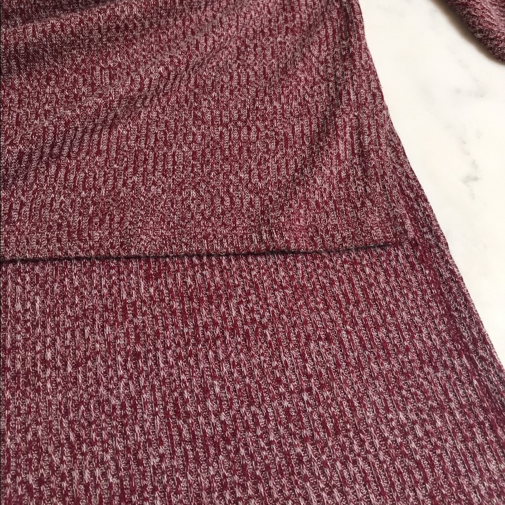 Deep red sweater - Picture 2 of 3