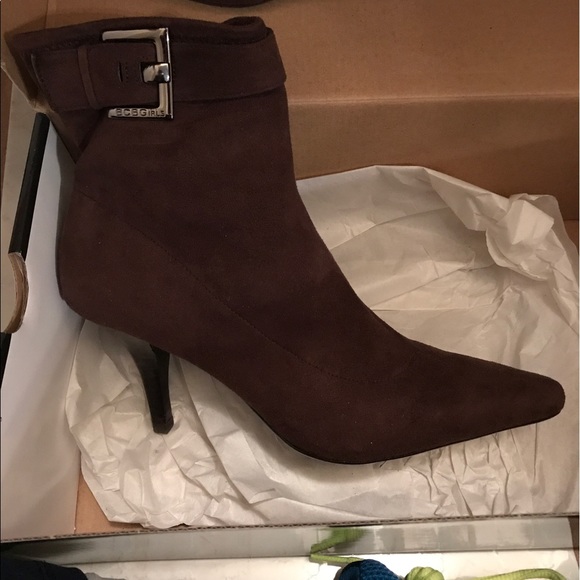 BRAND NEW BCBG BOOTIES - Picture 2 of 3