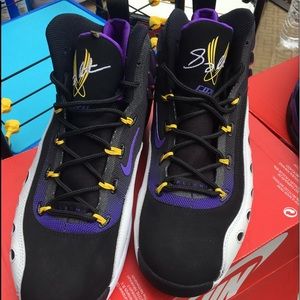 Men's Nike sonic flight tennis shoes