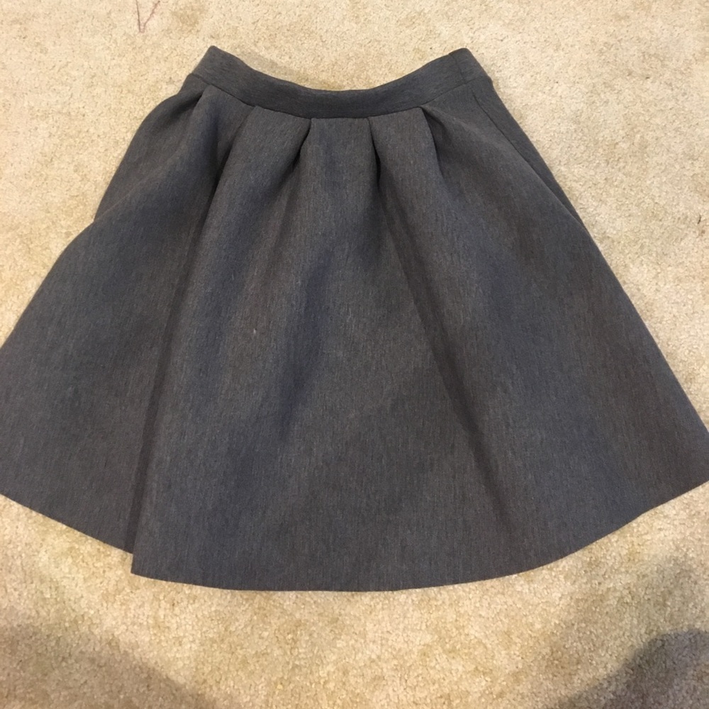 Grey skirt !