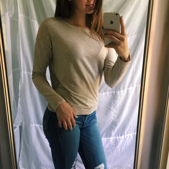 American Eagle Outfitters Sweaters - American Eagle Keyhole sweatshirt