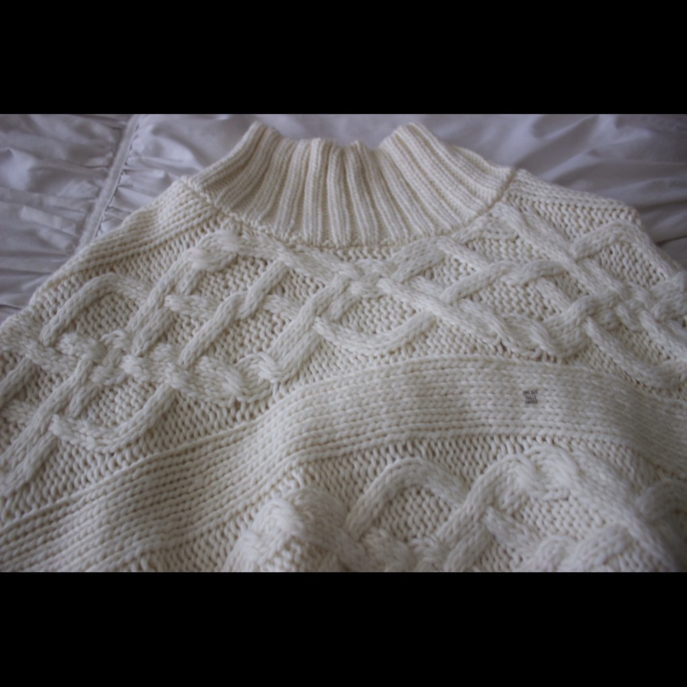 Cream Knitted Cape Aerie