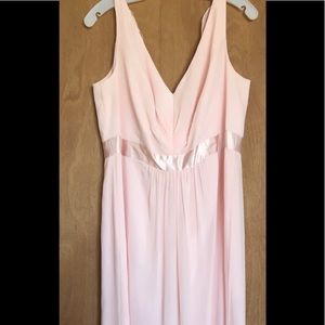 Sleeveless chiffon dress with ruffled back detail