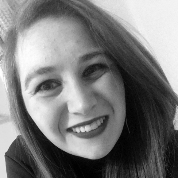 Meet your Posher, Christy - Picture 1 of 1