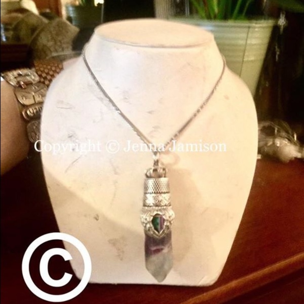Labradorite healing Crystal Quartz Necklace!