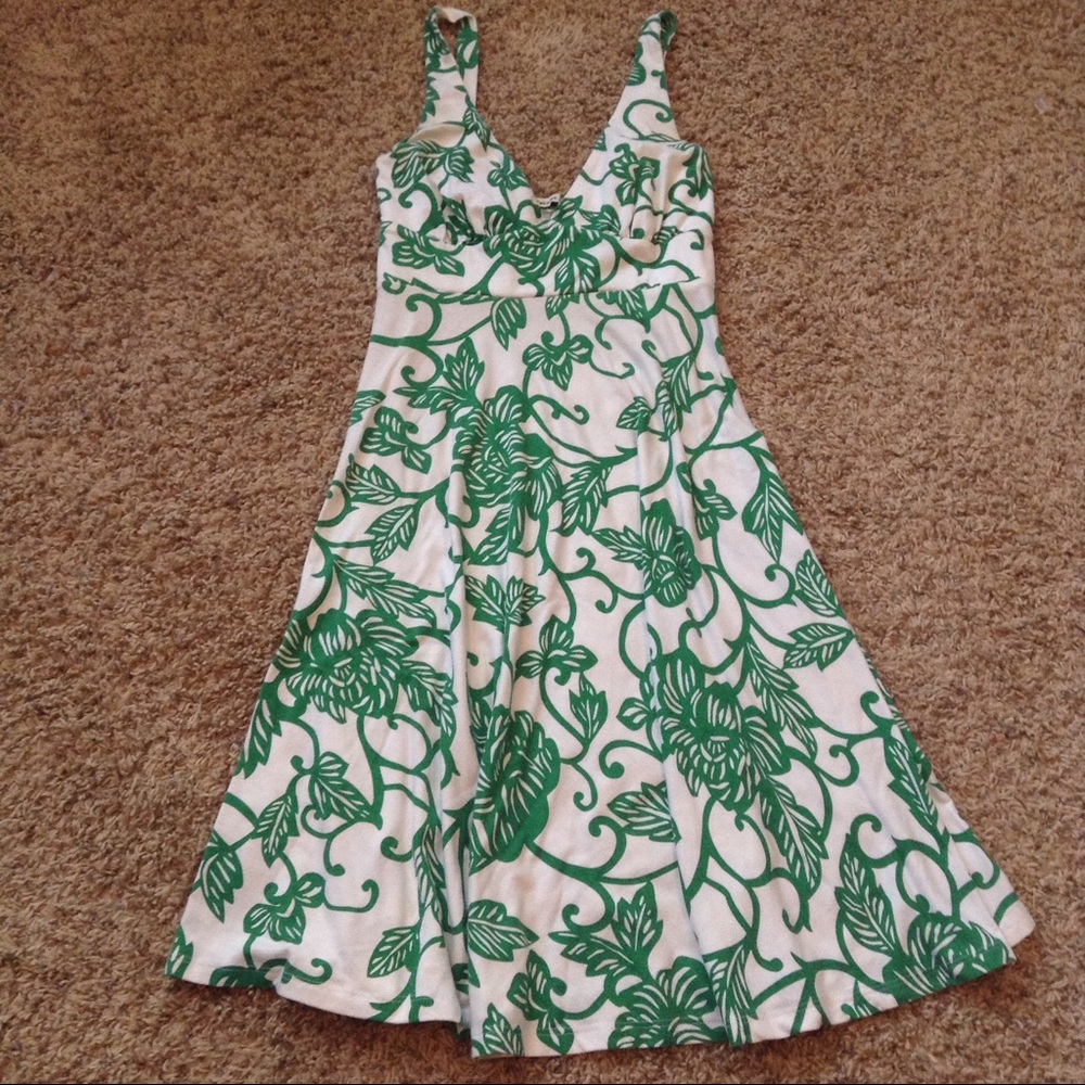💎2 for $10💎Beautiful Green & White Floral Dress