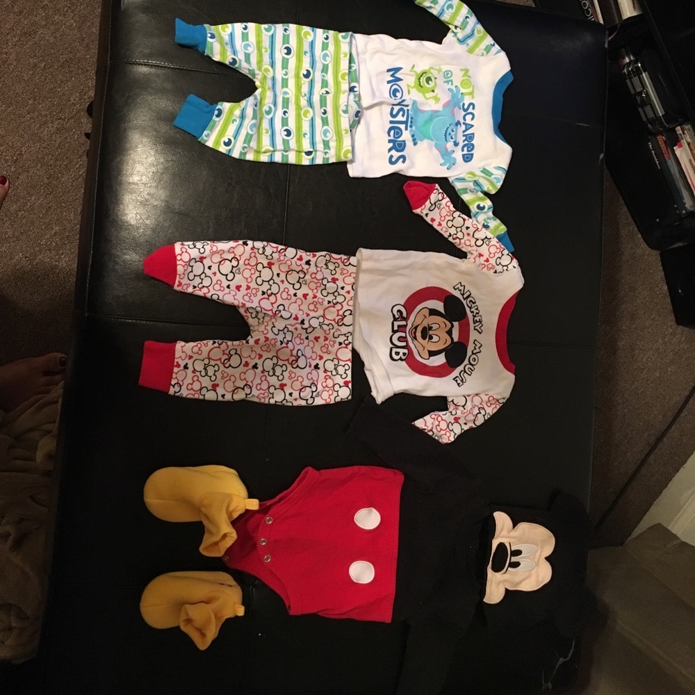 Baby Disney outfits/Pjs
