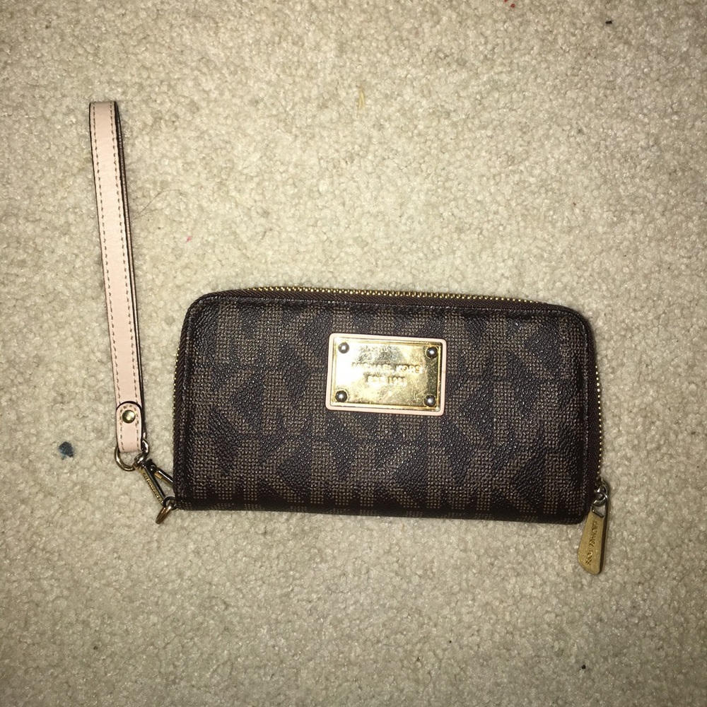 Michael Kors Wristlet