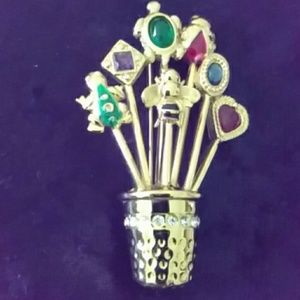 CAROLEE RARE BROOCH