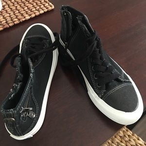 Blowfish black sneaker, size 8.
