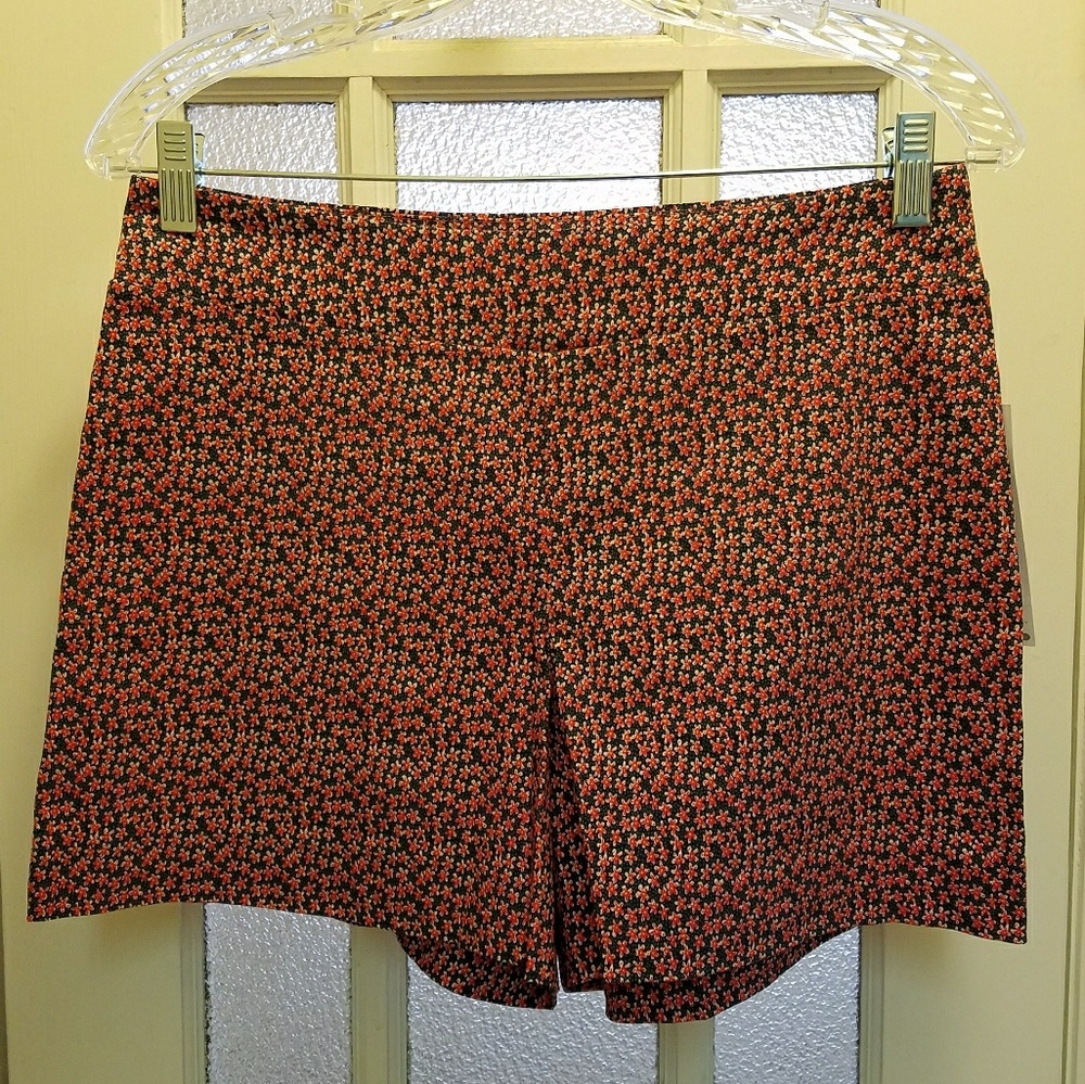 NWT Margaret M floral slimming shorts