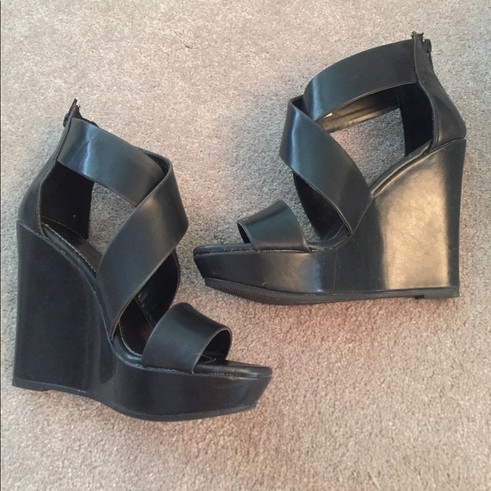 Black Wedges 👠⚫️