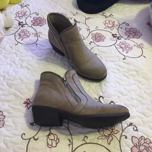Cute madeen girl ankle boots