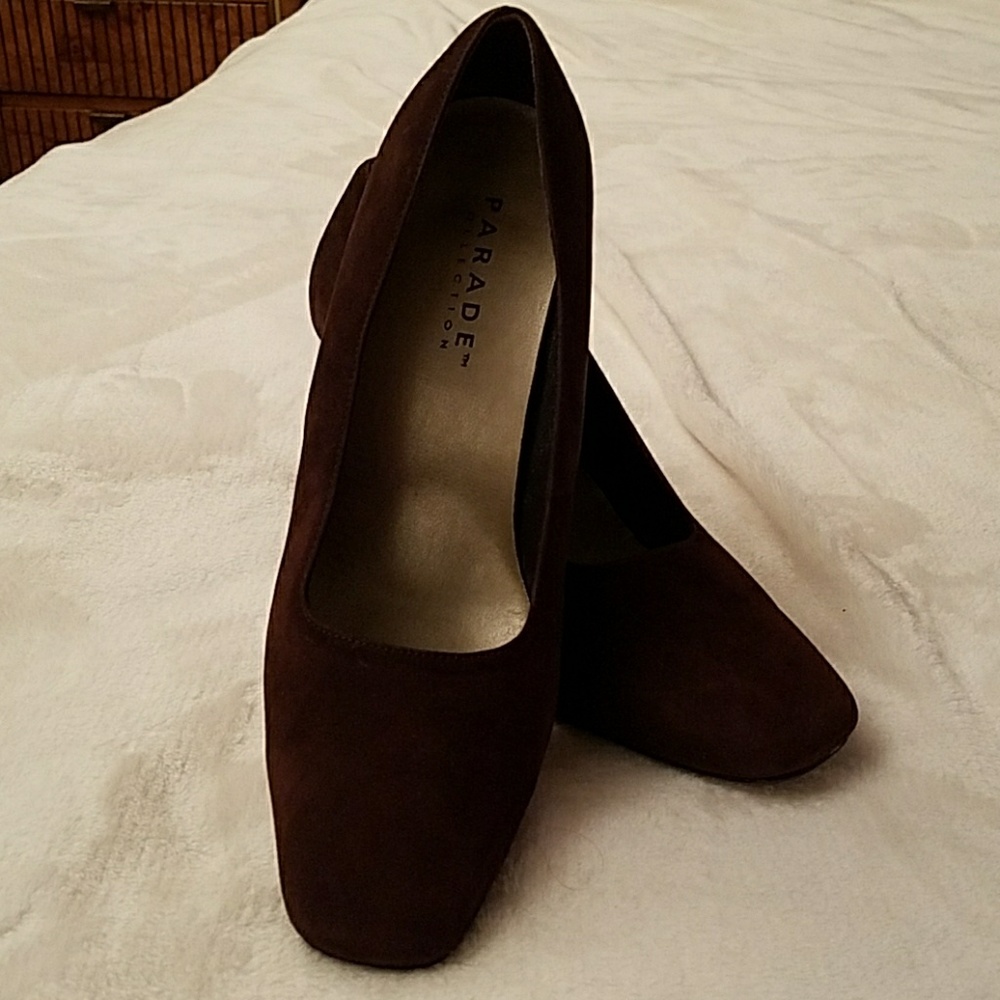 Parade pumps