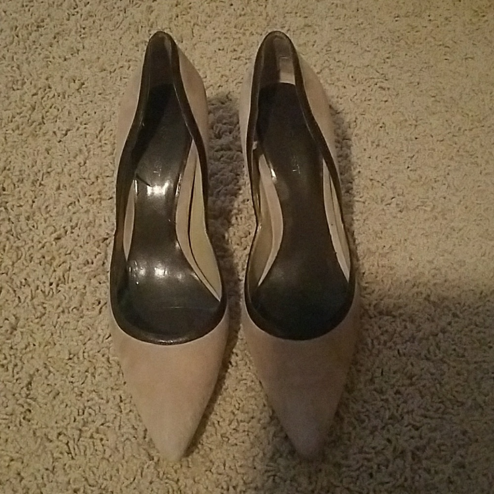 Womens pumps