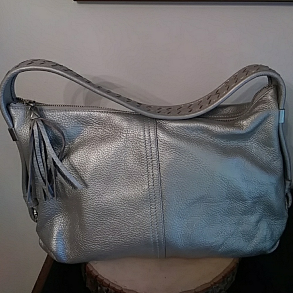 BRAND NEW!! Elliott Lucca