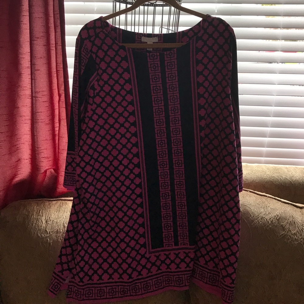 Great plus size tunic. 3/4 sleeves. Great shape😂