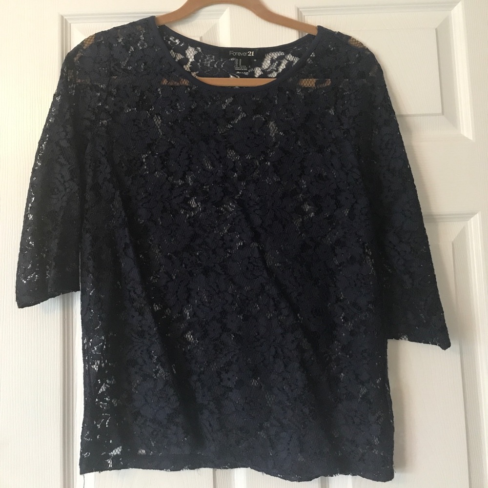 Lace 3/4 length Navy top.