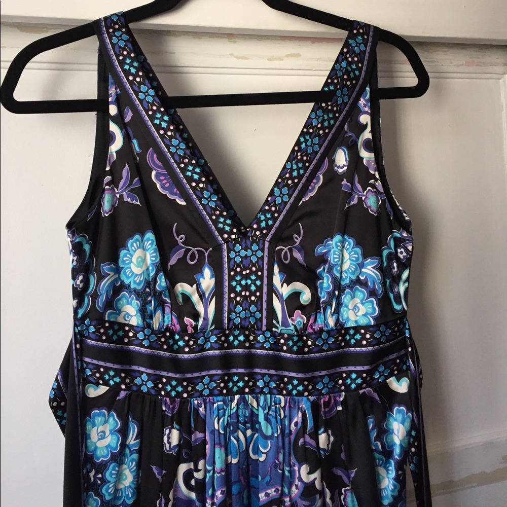 Multi-colored patterned dress - Picture 2 of 5