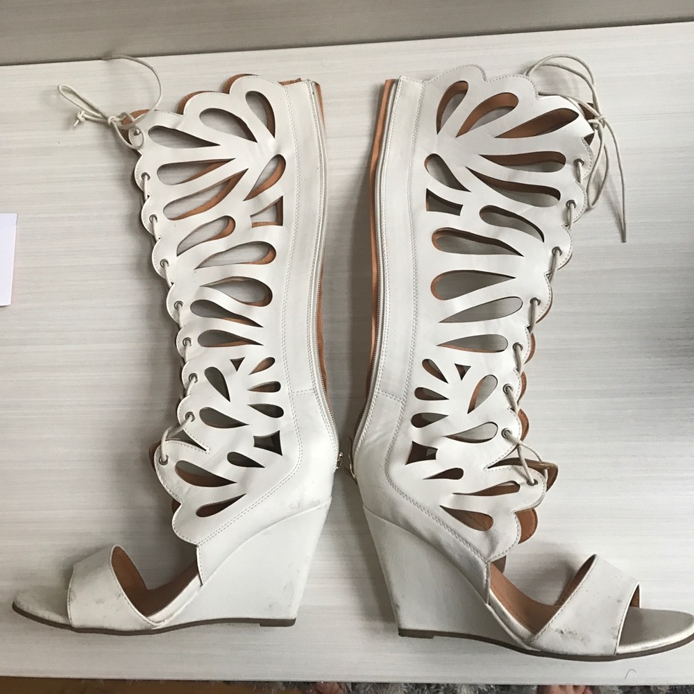 Fun crazy style white boots = Coachella !!