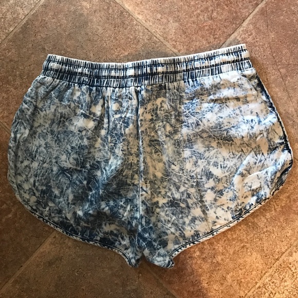 Drawstring shorts - Picture 2 of 2