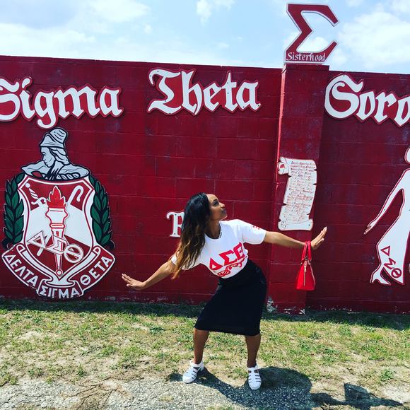 Meet your Posher, Farrah - Picture 1 of 1