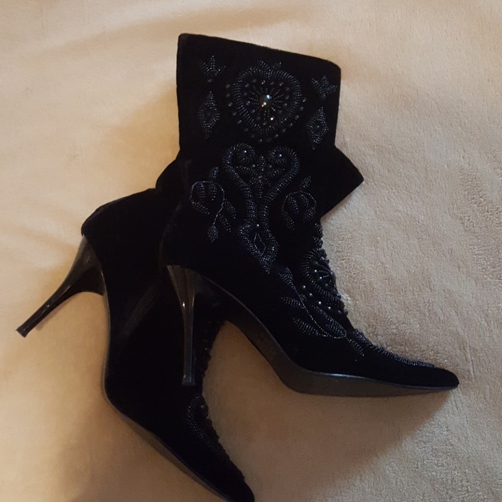 Black Velvet & beaded healed Boots, size 9B