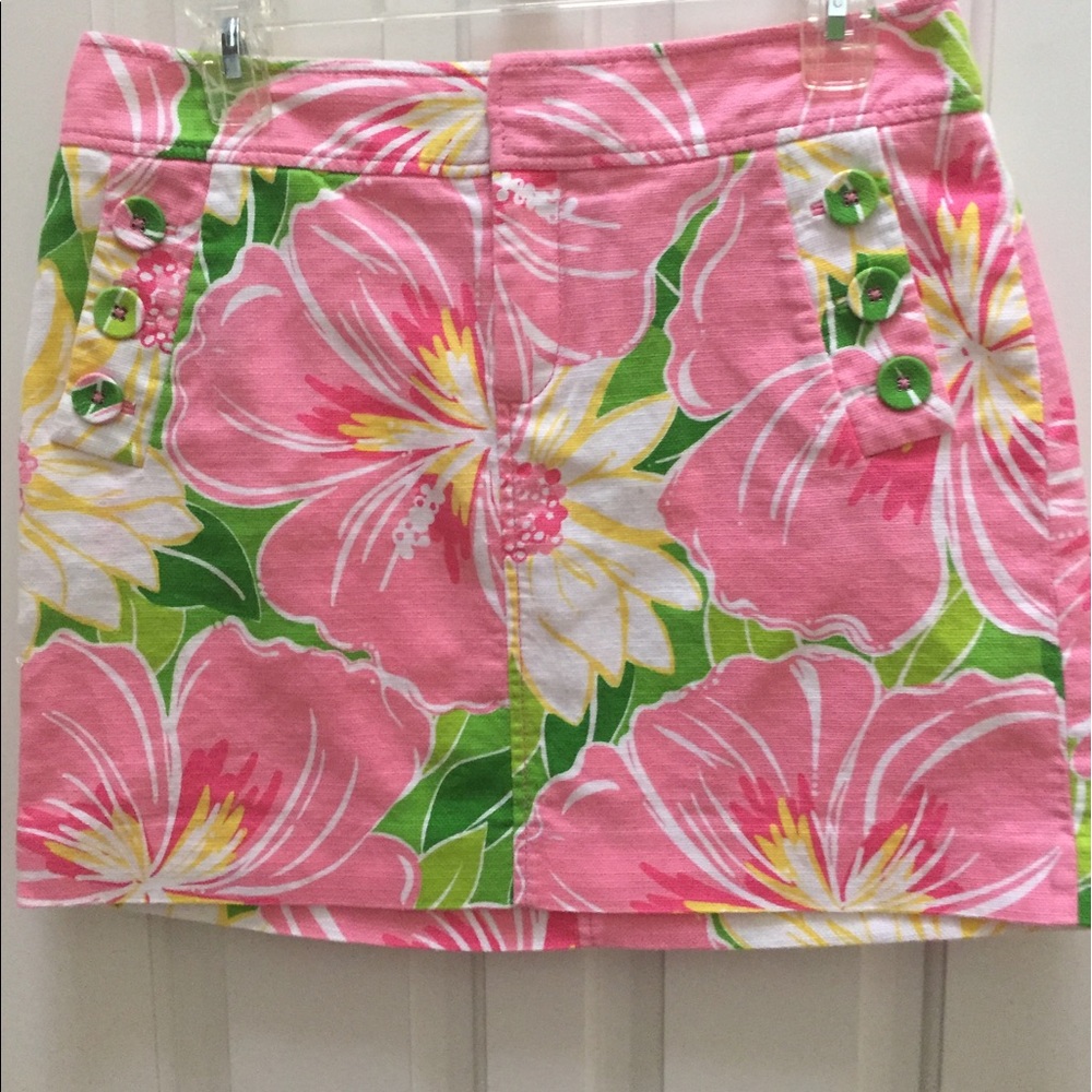 Lilly Pulitzer floral print skirt.