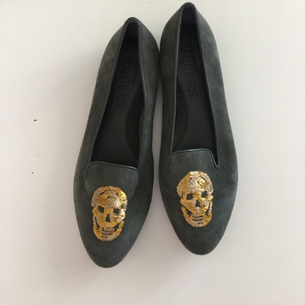 Alexander McQueen skull flats!