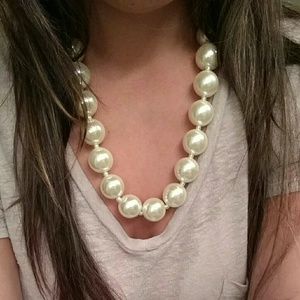 {Vintage Pearl Necklace}
