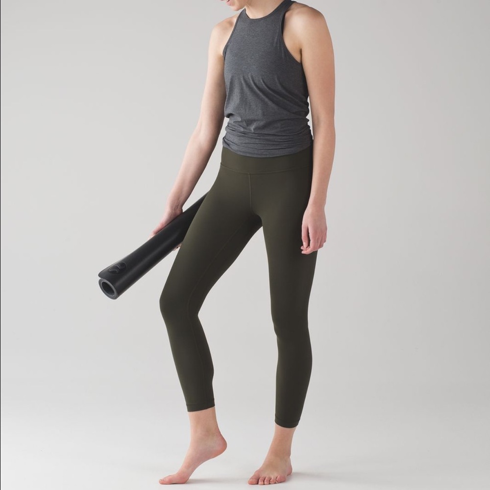 Lululemon NWT Dark Olive Align sz 10 🦄