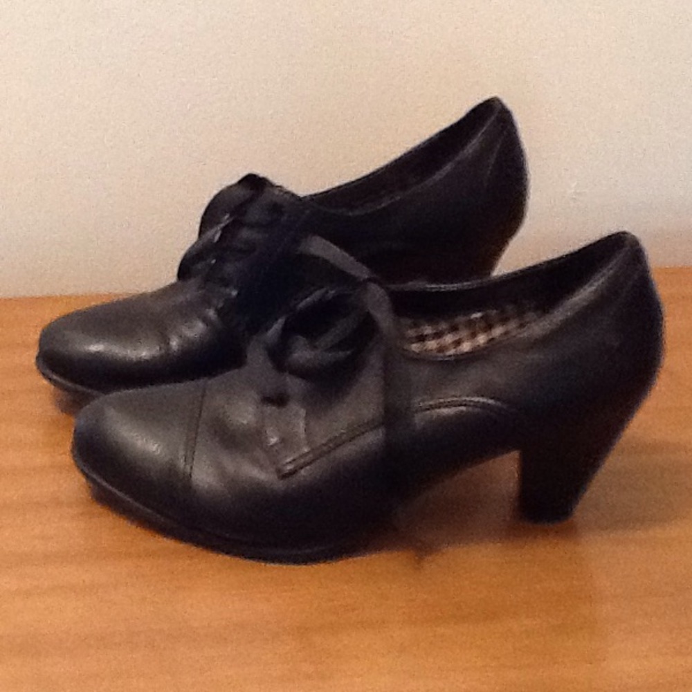 Shoes - Picture 2 of 3