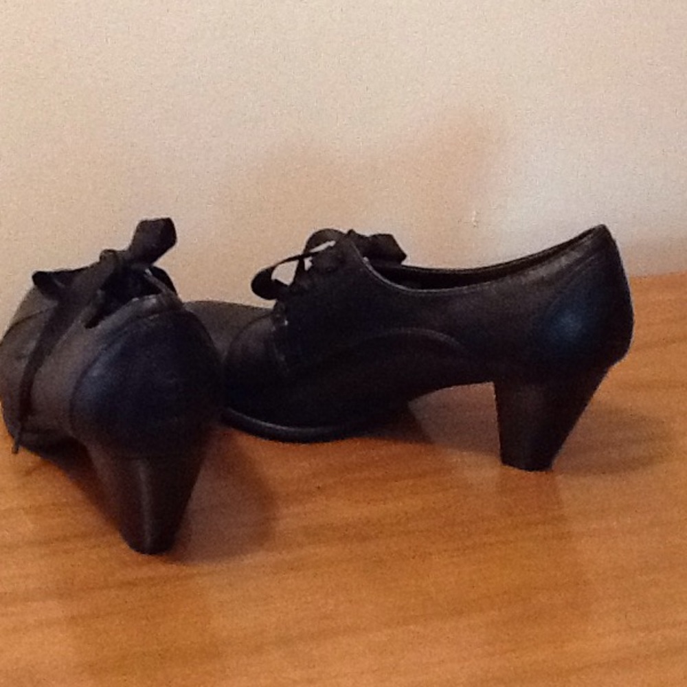 Shoes - Picture 3 of 3