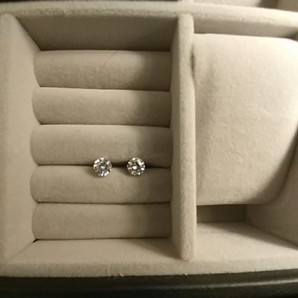 Cubic zirconia studs