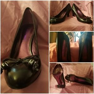 Black high heel pumps