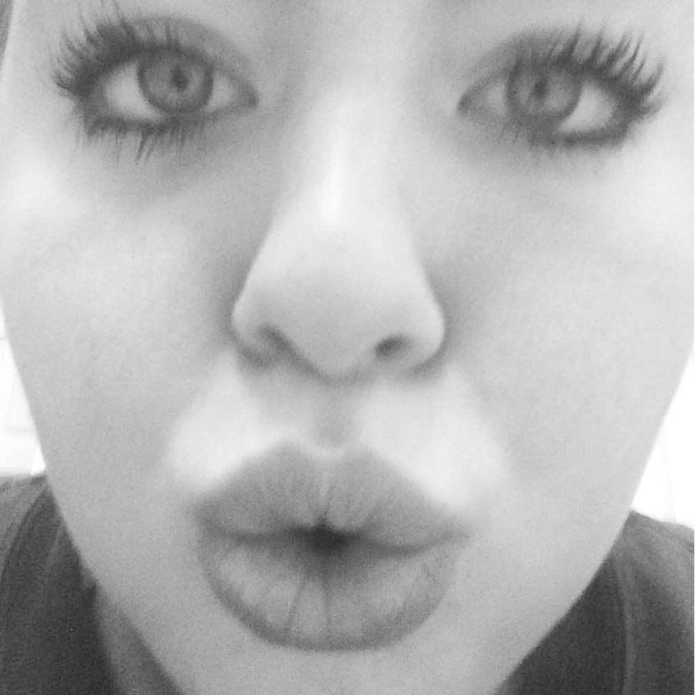 Meet your Posher, Casandra