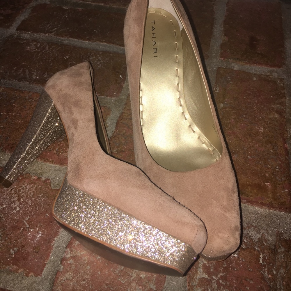 Tahari Harmony pumps