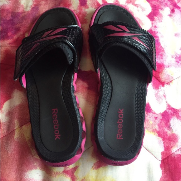Reebok Shoes - Rebook pink and black slide shoes