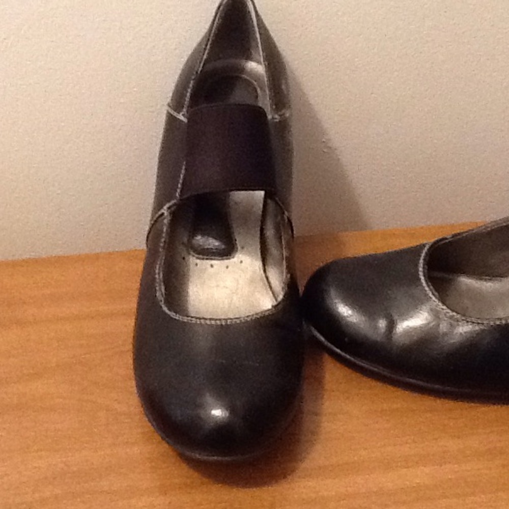 Shoes - Picture 2 of 2