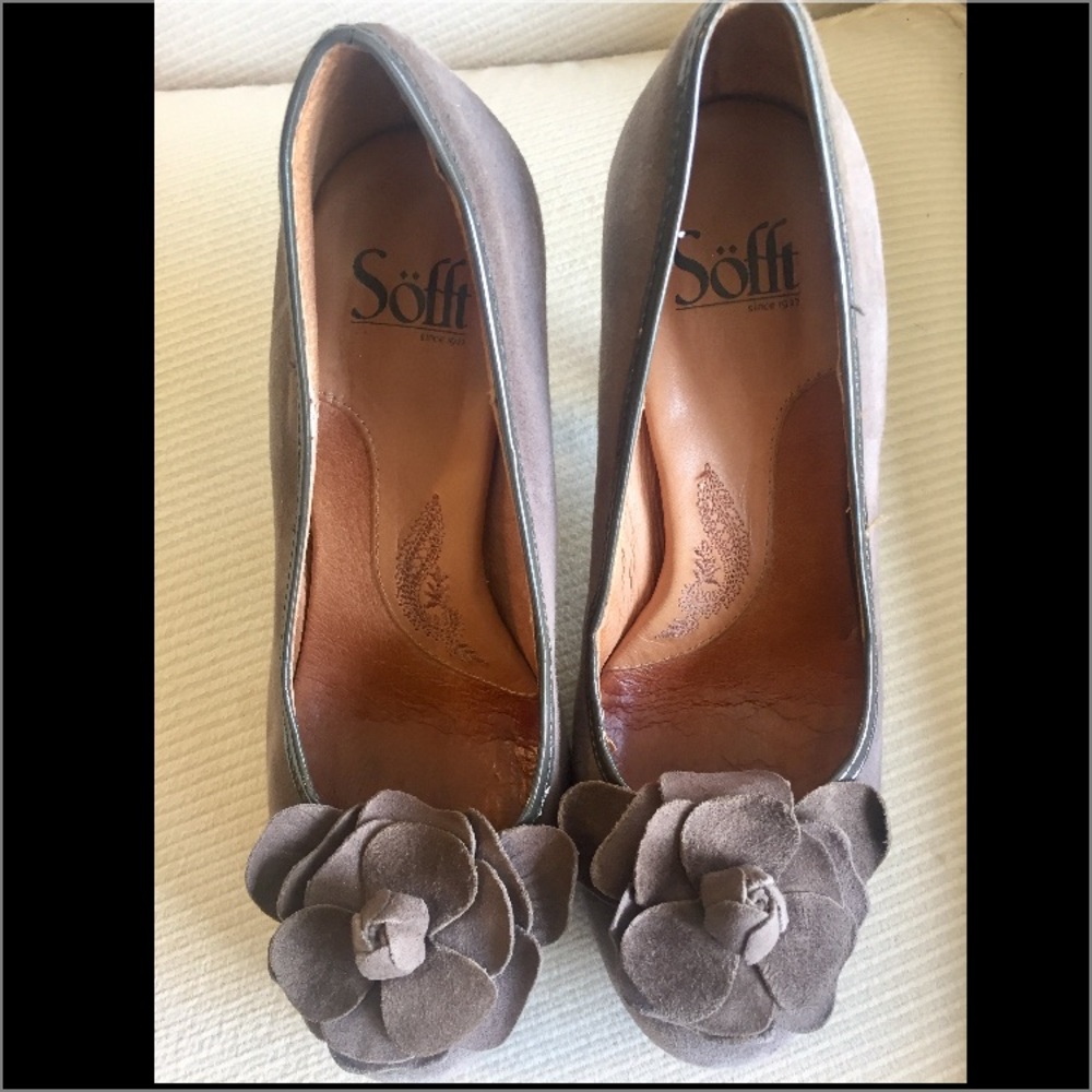 Like new  Sofft pumps in taupe