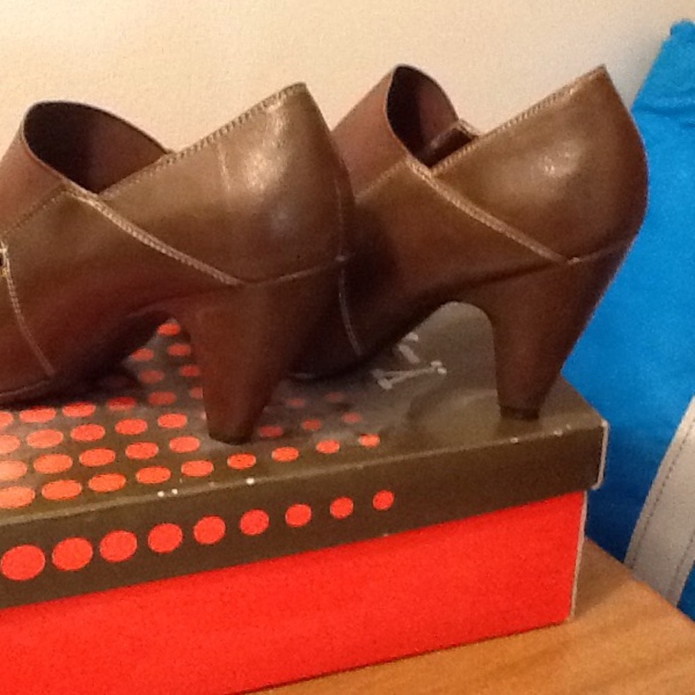 Shoes - Picture 2 of 2