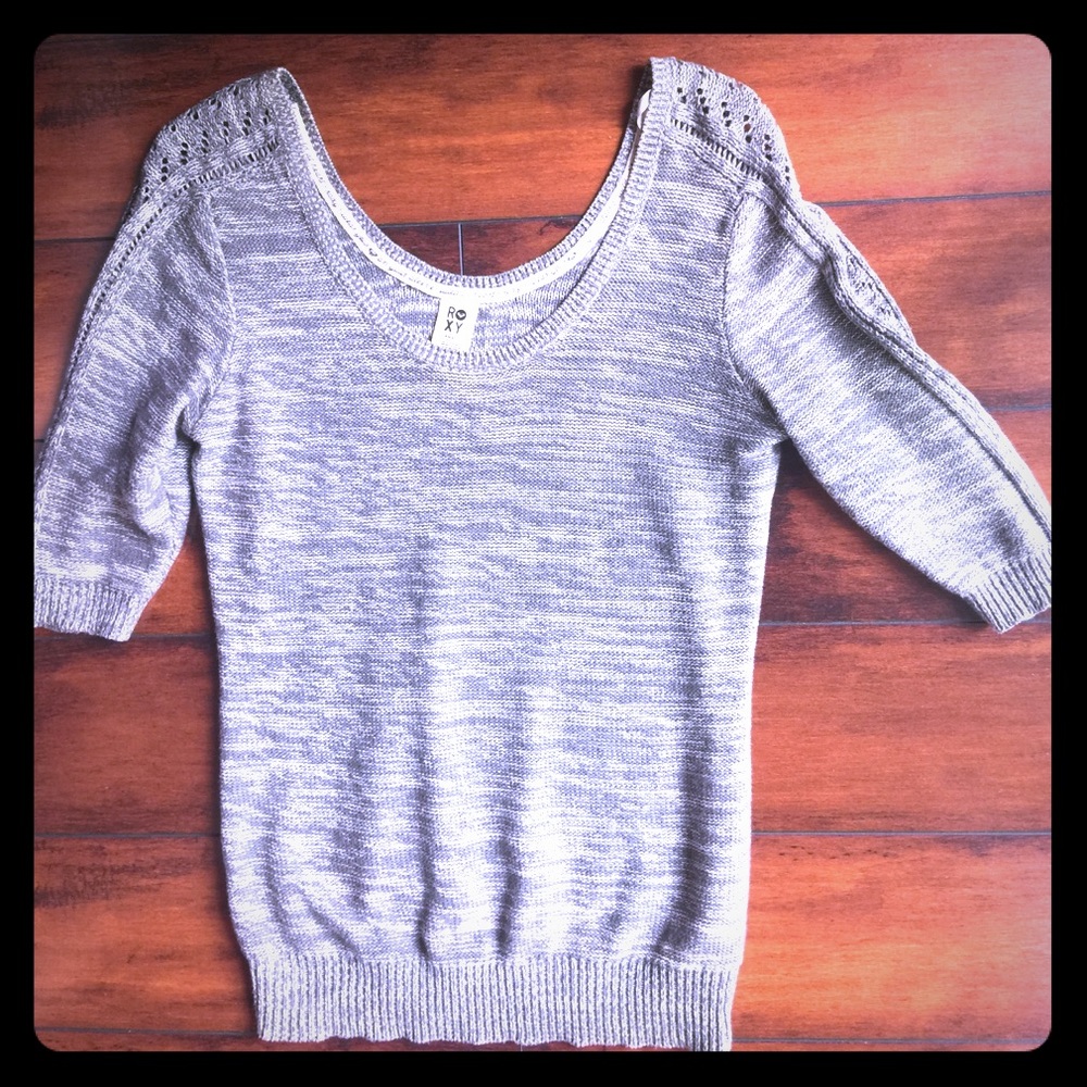 Grey/white 3/4 sleeve sweater
