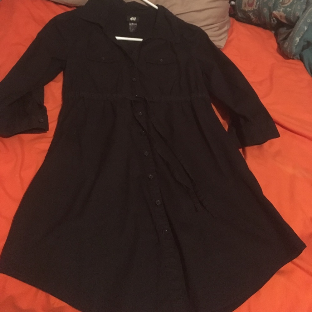 H&M vneck button up dress