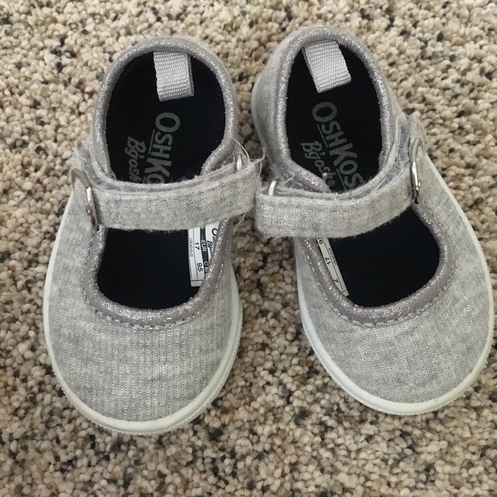 Oshkosh baby size 2 shoes
